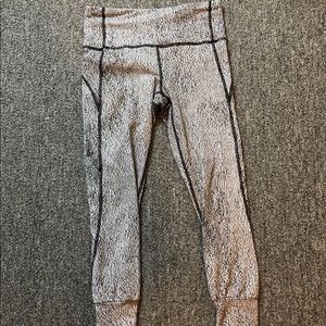 Lululemon 7/8 crop leggings Size 6